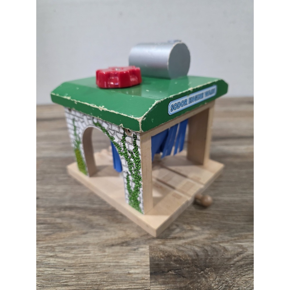 Thomas the Tank Engine & Friends SODOR TRAIN ENGINE WASH Green ROOF WOODEN